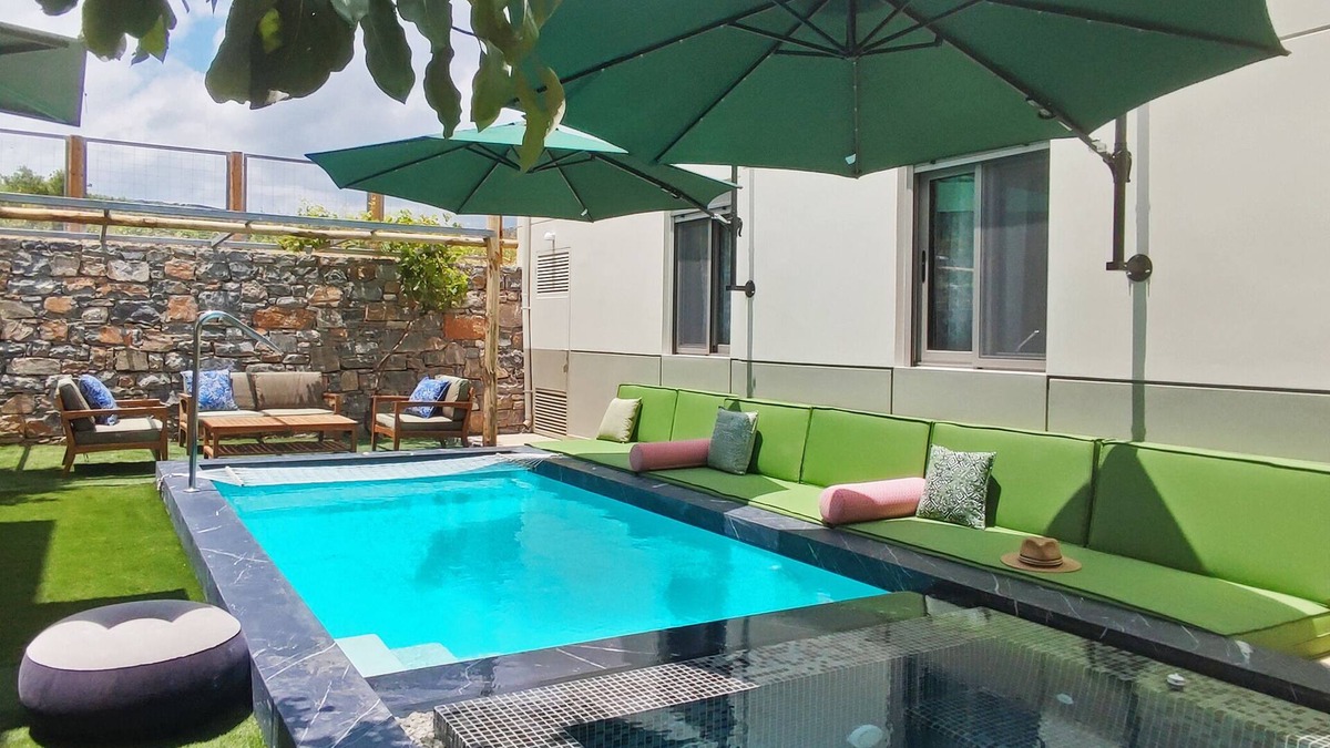 Peza Villa | Country-chic delux villa with poolyard for all-day fun & 5 star amenities