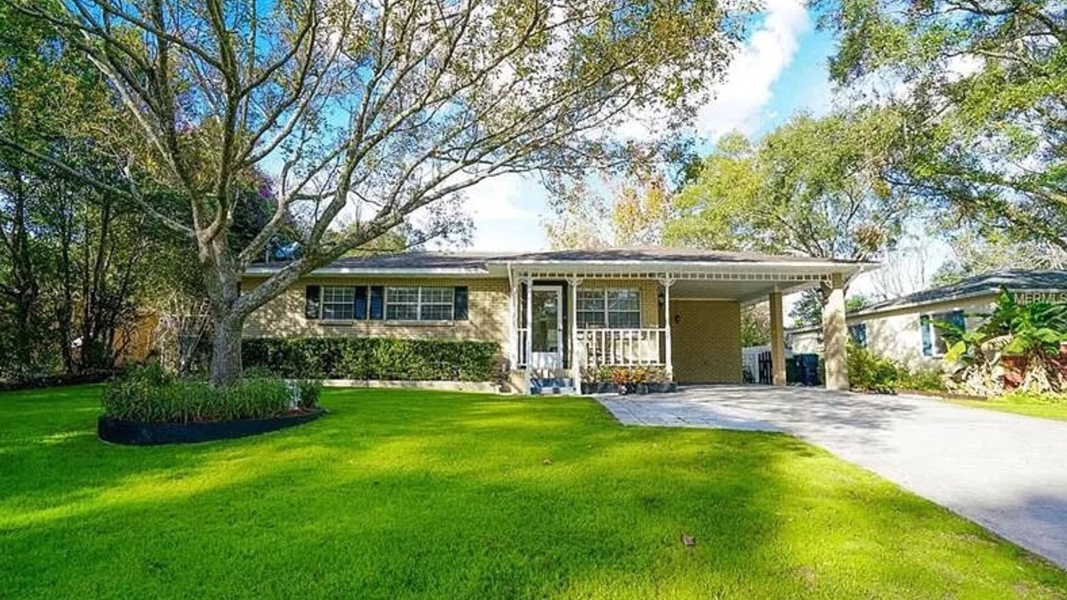 Forest Hills House | Country Club 3Bd & 2Bath on Golf Course Near Tampa Attractions