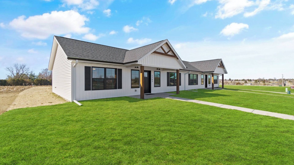 Washington County House | Country Club Cottages - 1701