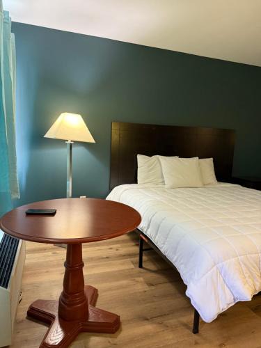 Fostoria Hotel | Country Club Inn & Suites