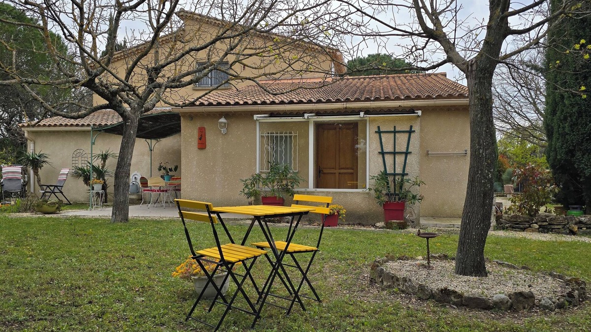 Montsegur-sur-Lauzon Apartment | Country cottage with garden