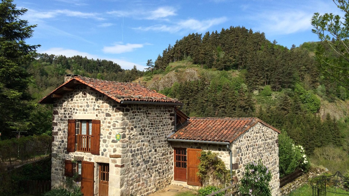 Arlempdes Cottage | Country cottage 3 ears 'Les Sources' 9 pers (sleeps 12) in Arlempdes (43490)