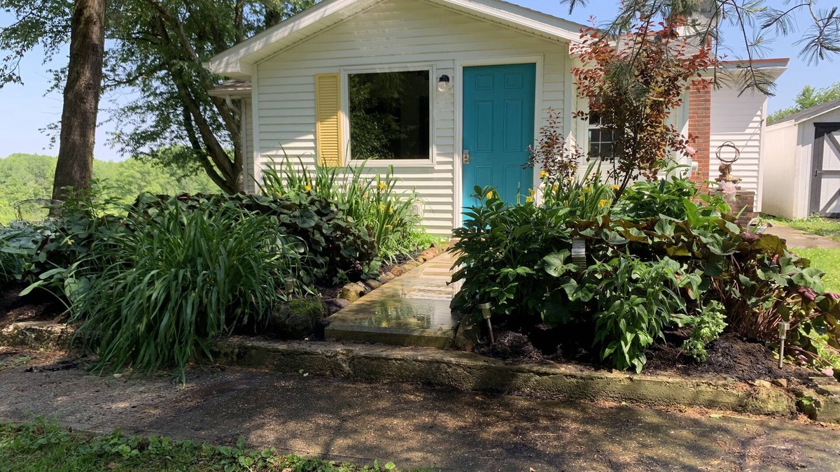 Newbury Cottage | Country Cottage Farm Stay at Stoneycreek Acres