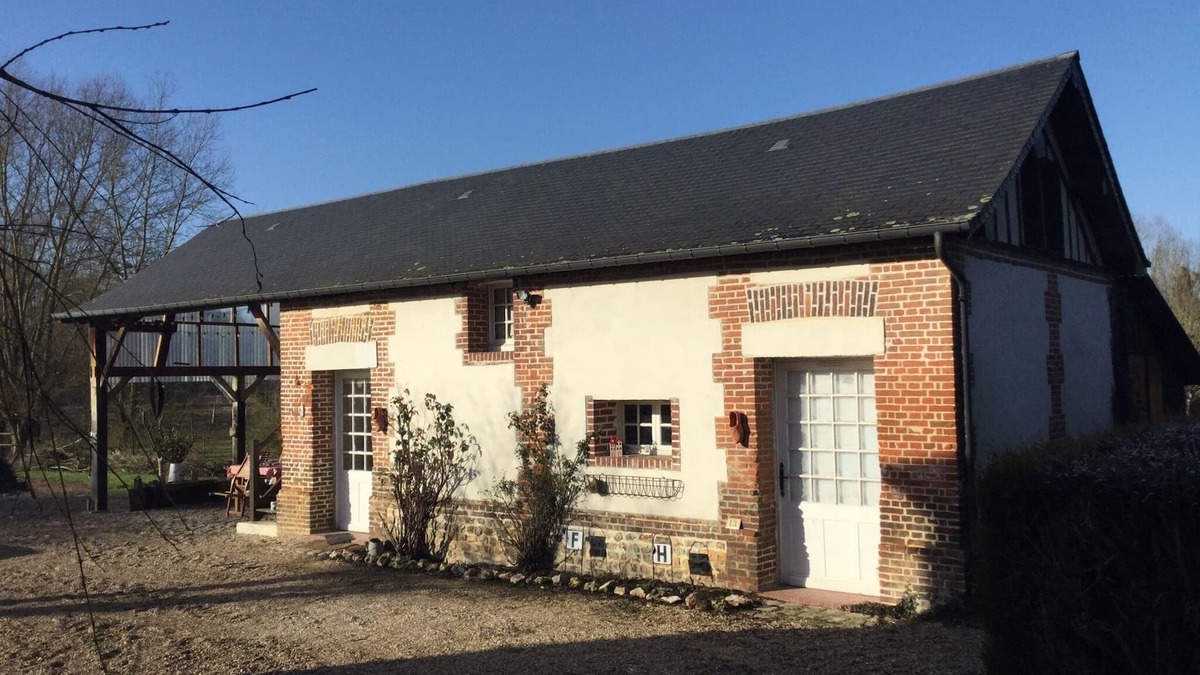 Le Bec-Hellouin Cottage | Country cottage, well equipped for two adults and two children (+ dogs)