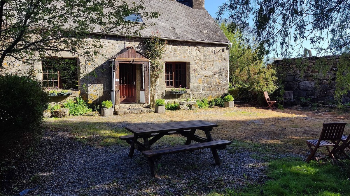 Mael-Pestivien House | Country Cottage With Heated Pool