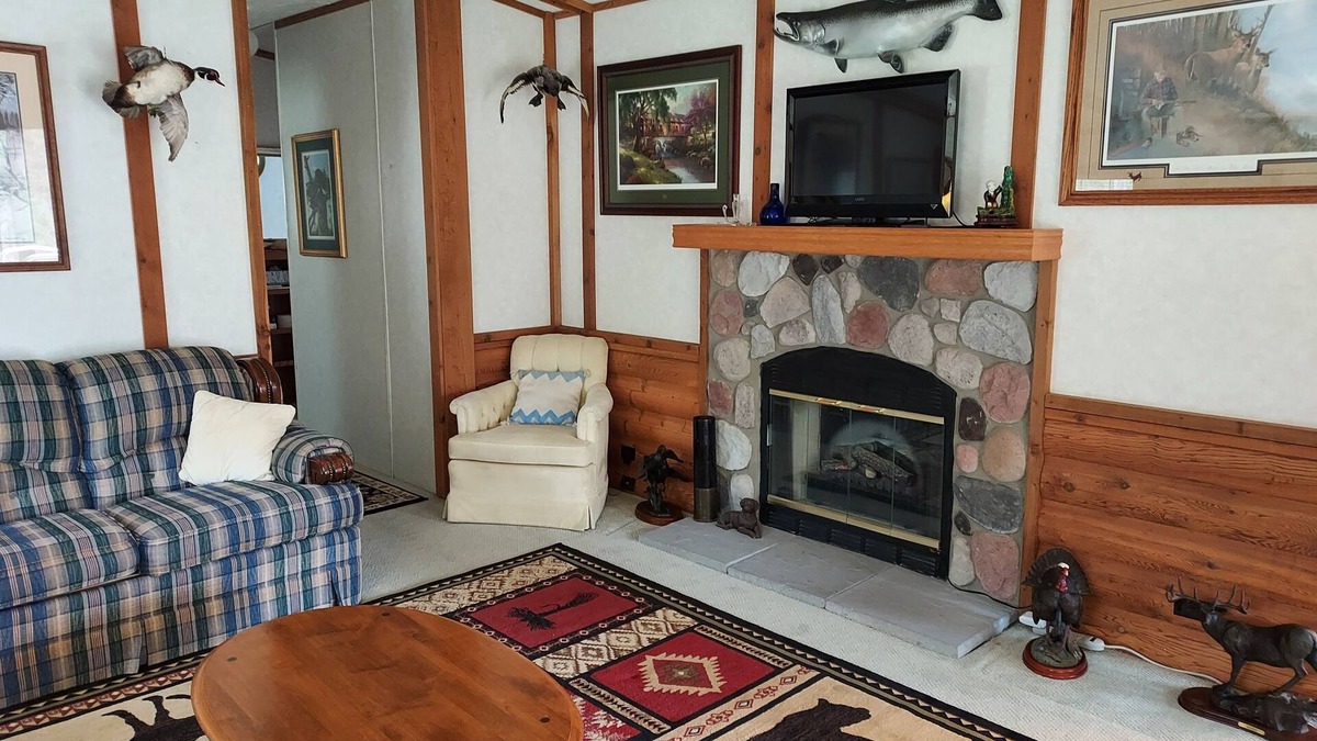 Kaleva Cottage | Country Cottage, guest friendly solitude in the forest. 4 season activity nearby