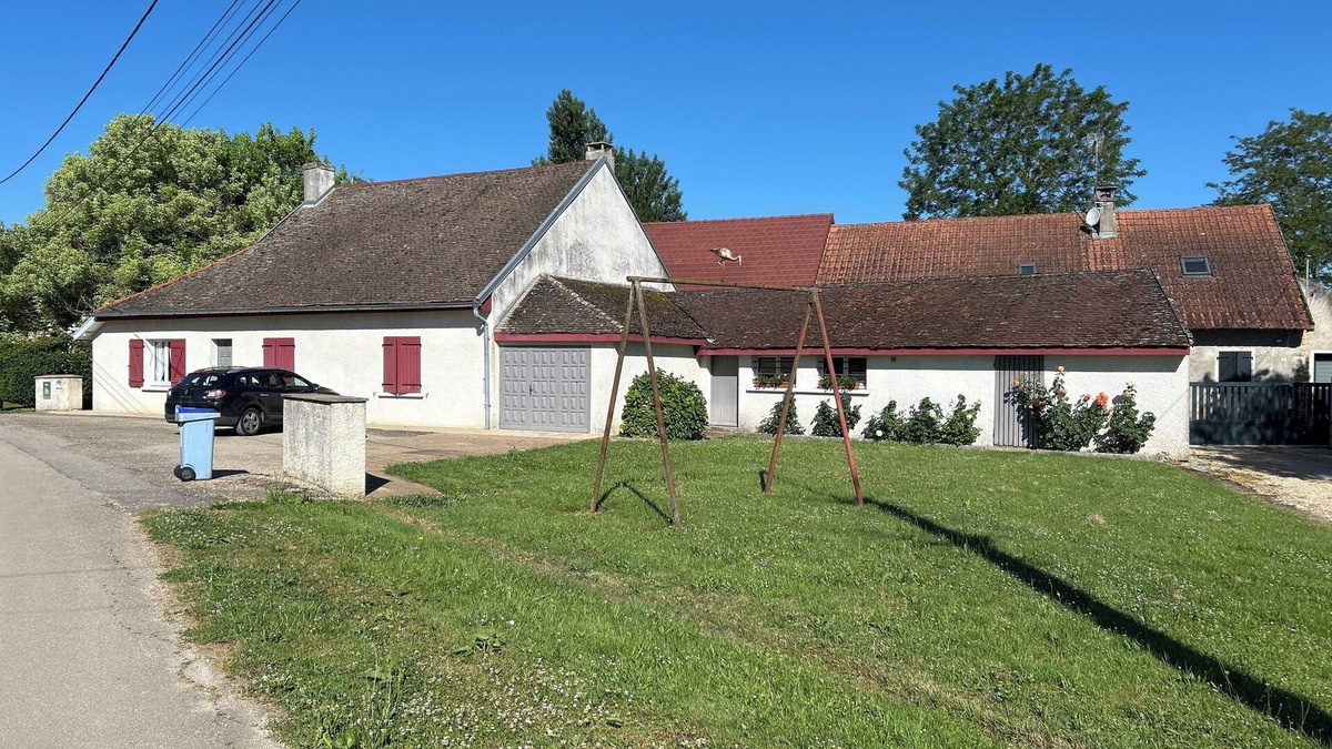 Annoire Villa | Country cottage ideal for family vacations large shady grounds