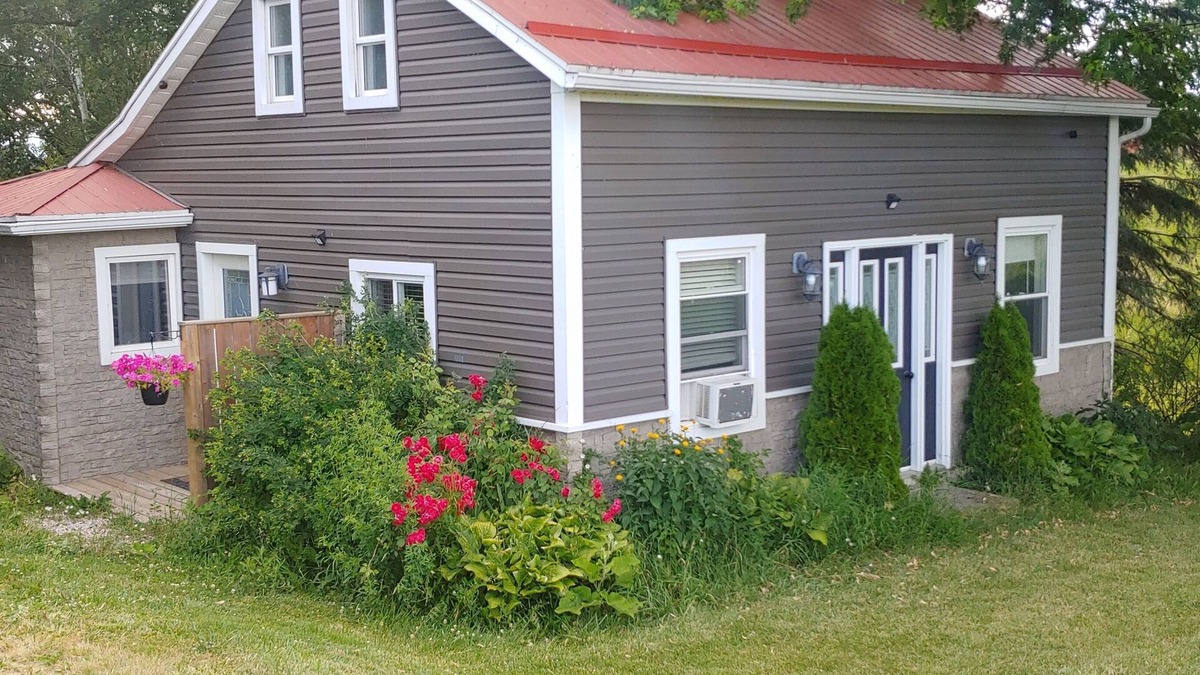 Ashfield-Colborne-Wawanosh Cottage | Country cottage in a private setting ,less than 5 min drive to the beach