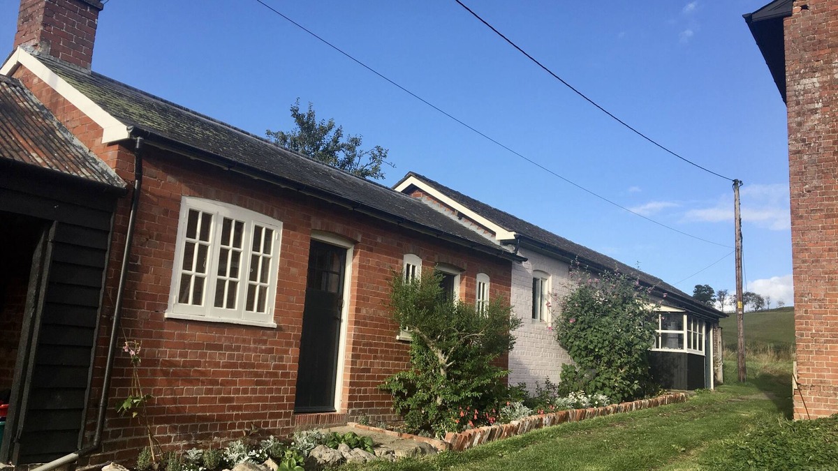 Kingswood Cottage | Country cottage in grounds of country house