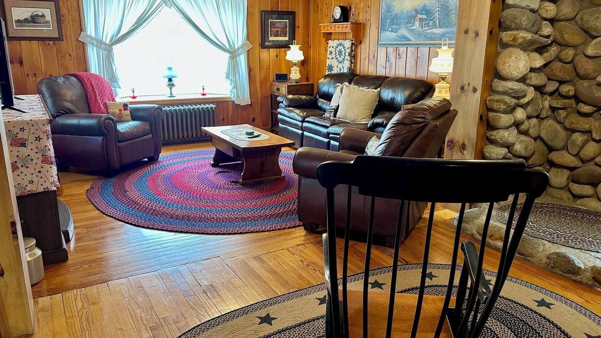 North Lake George House | Country Cottage Living in the Town of Ticonderoga with Modern Amenities