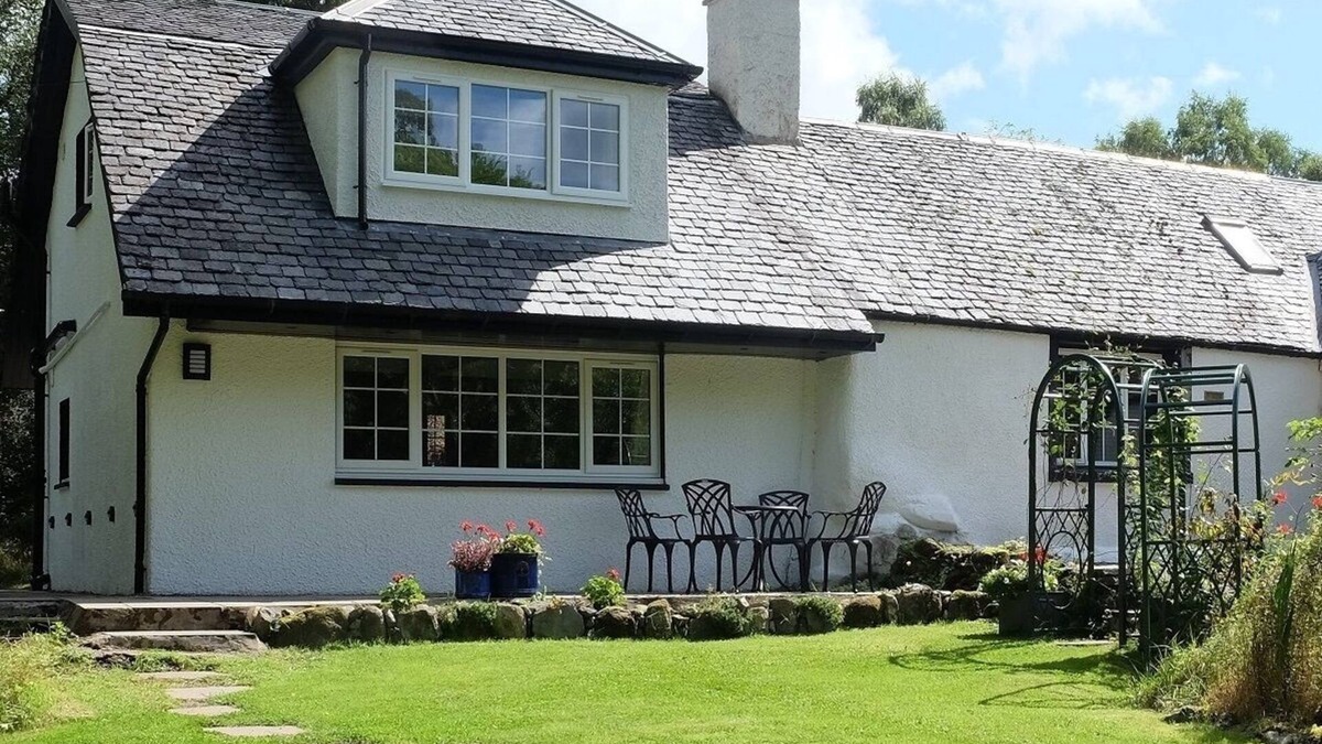 Saddell Cottage | Country cottage near Trossachs lakes, hill walks & cycle routes. Dogs welcome.