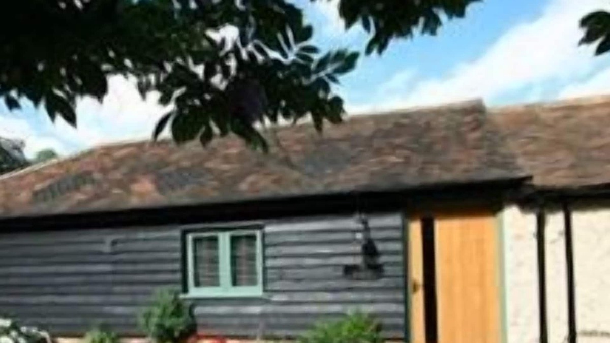 Shatterling Cottage | Country Cottage Private Terrace Garden Quiet Location Free Wifi Bus Stop 50yds