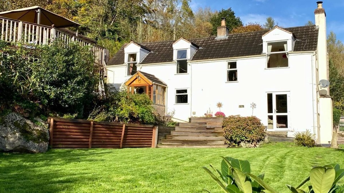 Redbrook Cottage | Country Cottage With Truly Amazing Views Over The River Wye valley. Pet friendly
