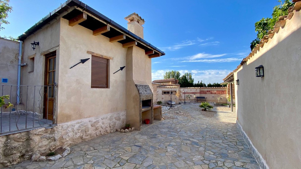 Mambrilla de Castrejon House | Country House 'La Mambla De La Ribera 2' with Mountain View, Shared Garden and Wi-Fi