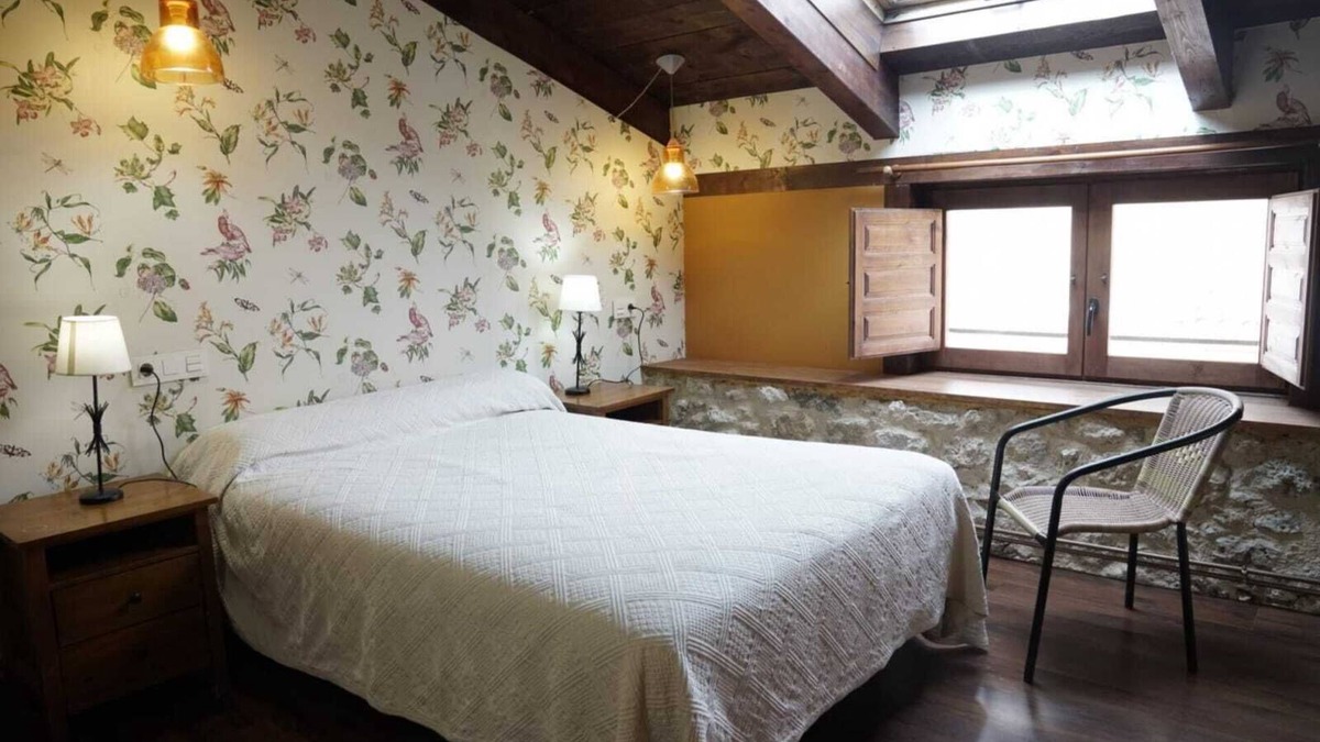 Mambrilla de Castrejon House | Country House 'La Platería I' with Shared Garden and Wi-Fi