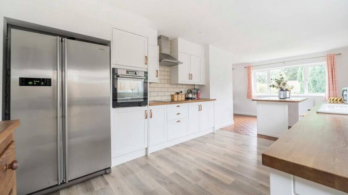 Blandford Forum House | Country Escape - Iwerne Minster Dorset whole bungalow Clayesmore Larmer Tree