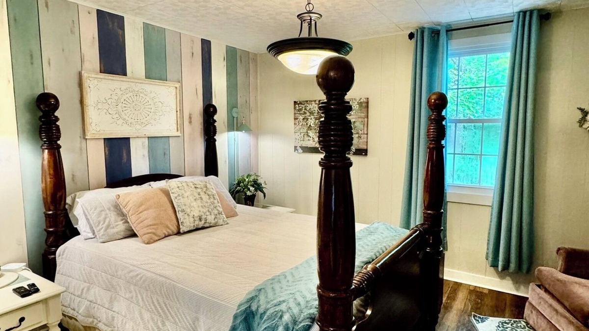 Fentress House | Country Escape Home in the Woods- Chesapeake, VA