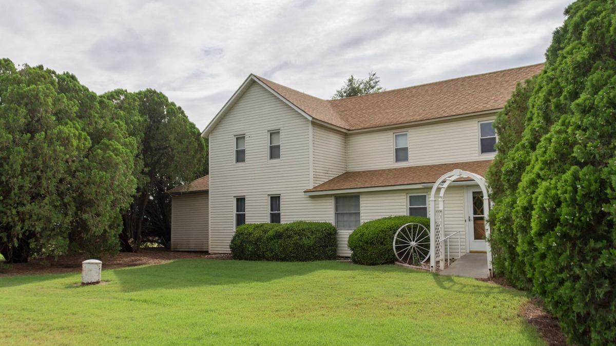 Thomas Other | Country Farmhouse, family friendly, beautiful views, gorgeous sunsets