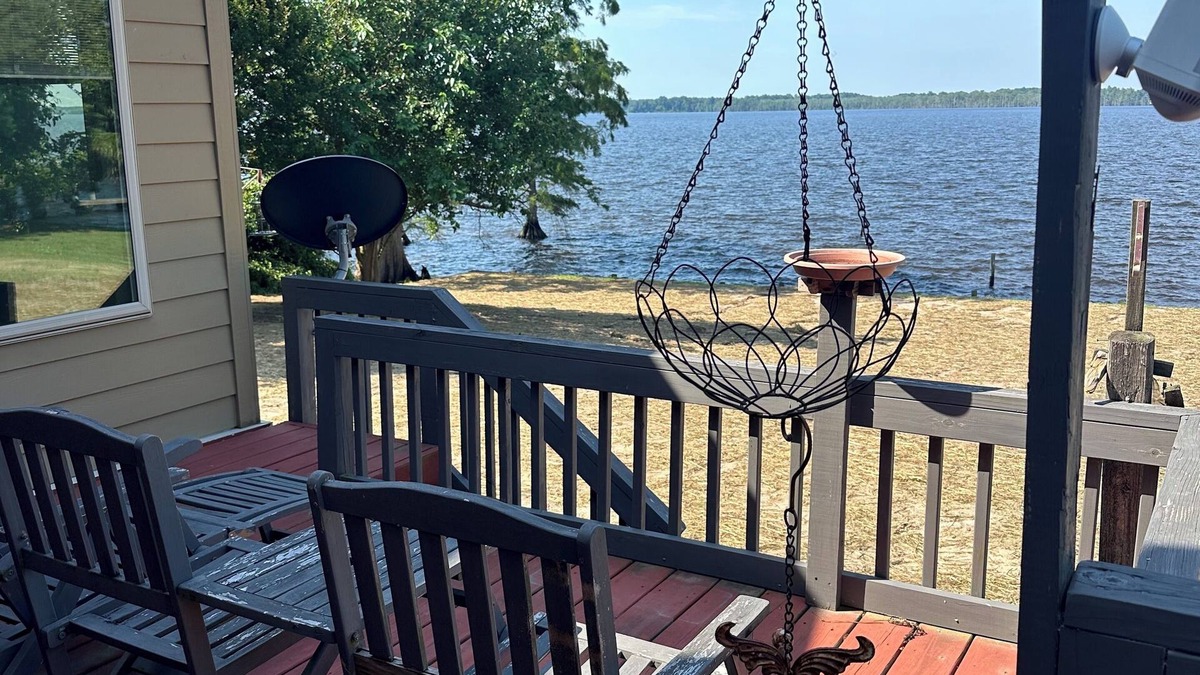 Durants Neck House | Country Flair Living on the Perquimans River - 5 bedrooms, 3 baths