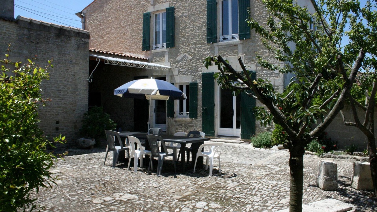 Cheray Villa | Country house, heating, parking, garden, fully enclosed, shops nearby