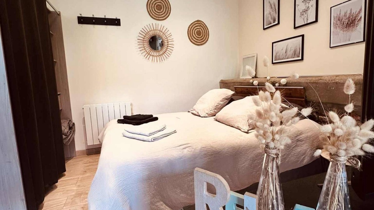 Chevincourt Apartment | Country gîte in a secure farmhouse
