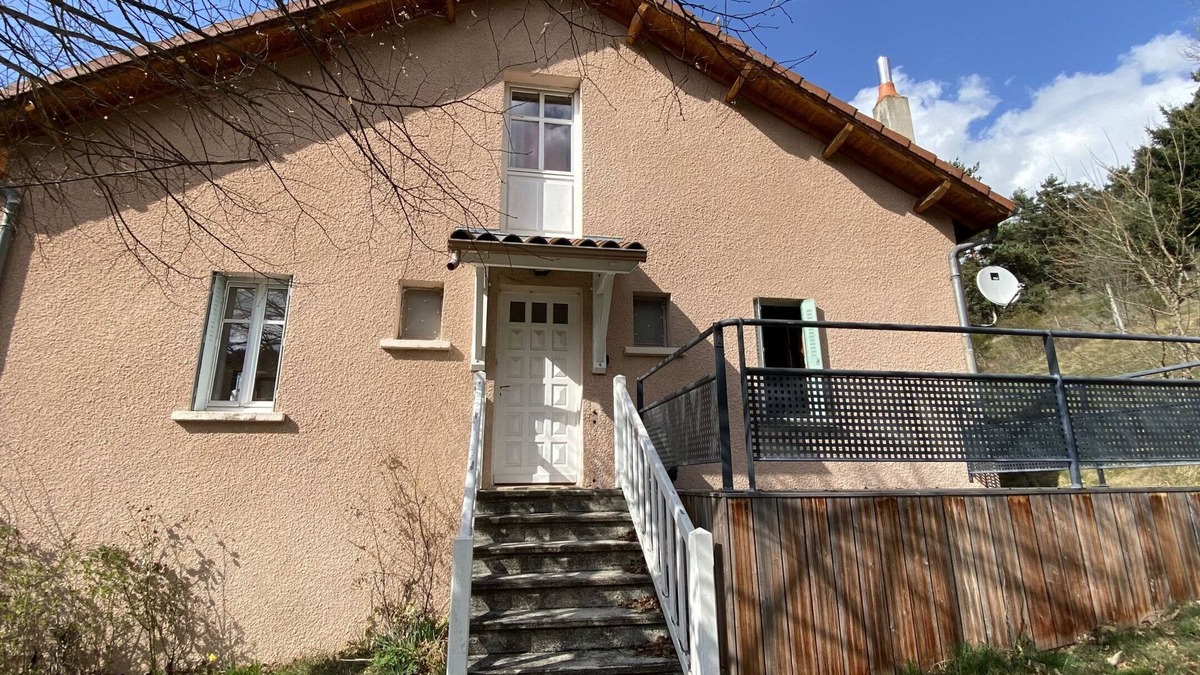 Saint-Prejet-d'Allier House | Country gîte sleeps 12 with river view, ideal for family fishing trip