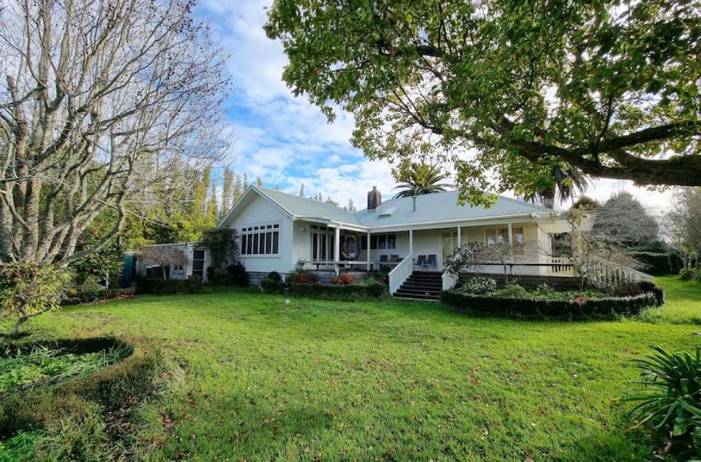 Taupaki House | Country Garden Oasis with Parking and Wi-Fi