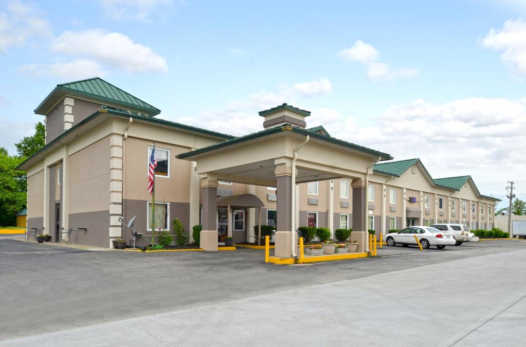 Benton Hotel | Country Garden & Suites