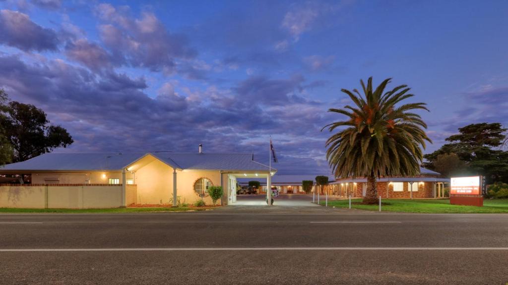 Cowra Hotel | Country Gardens Motor Inn