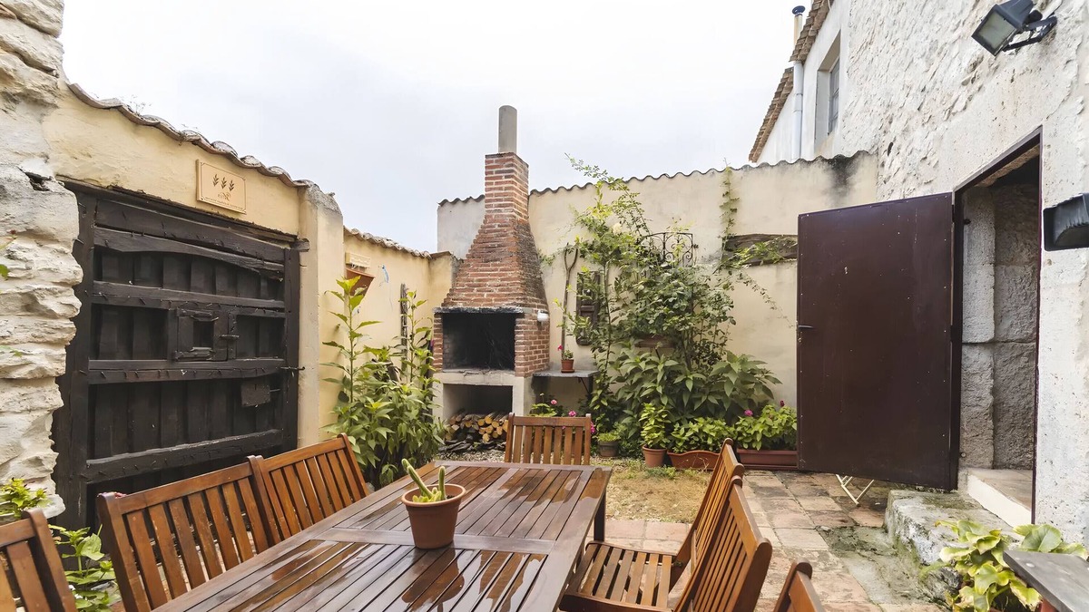 Canalejas de Penafiel House | Country House 'Casa Rural La Herreria' with Private Terrace, Private Garden and Balcony