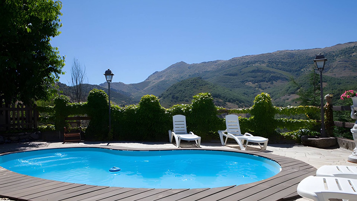 Fuentes de Penacorada House | Country Home 'La Majada de Peñacorada' with Mountain View, Private Pool and Wi-Fi