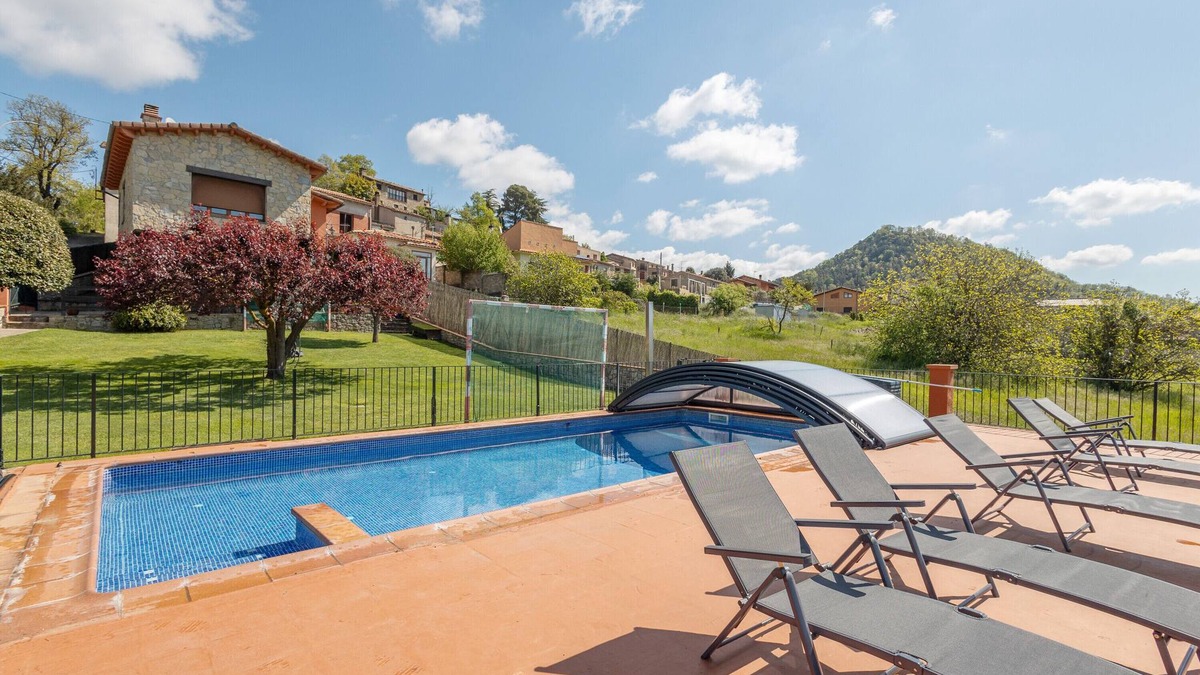 Santa Maria de Besora House | Country House 'Cisquet' with Mountain View, Shared Pool and Wi-Fi