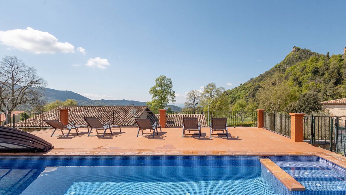 Santa Maria de Besora House | Country House 'Cal Nan' with Mountain View, Shared Pool and Wi-Fi
