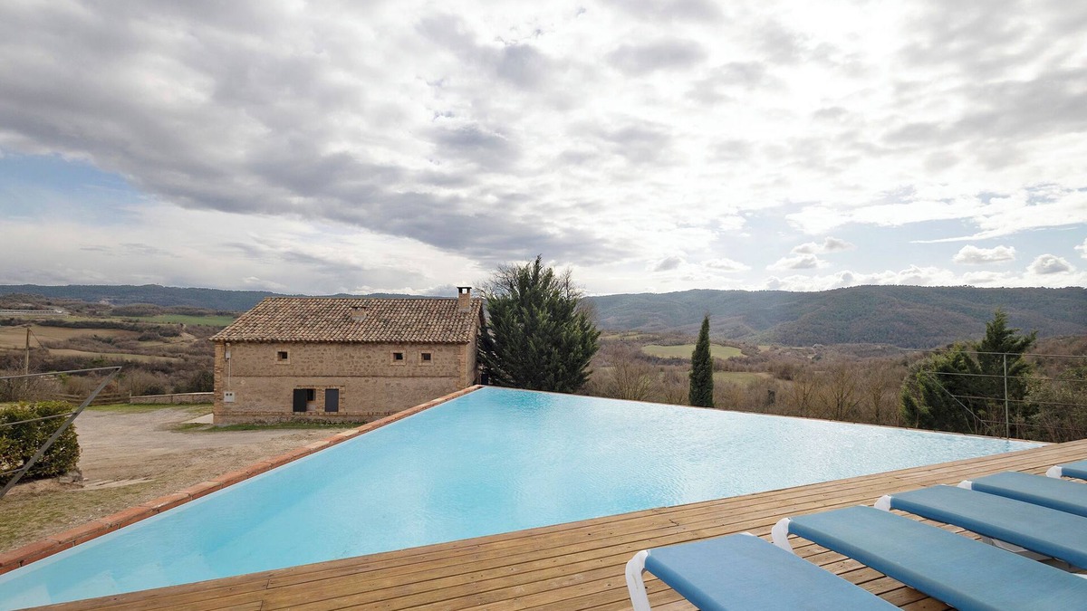 Santa Maria de Merles House | Country House 'El Pujol' with Mountain View, Wi-Fi and Air Conditioning