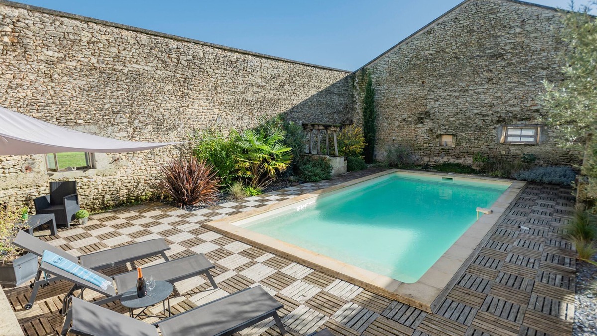 Champagne-et-Fontaine House | Country house with private pool and lovely views