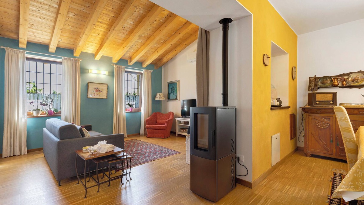 Villafranca di Verona House | Country House 'A House with A Character' with Mountain View, Wi-Fi, and Air Conditioning