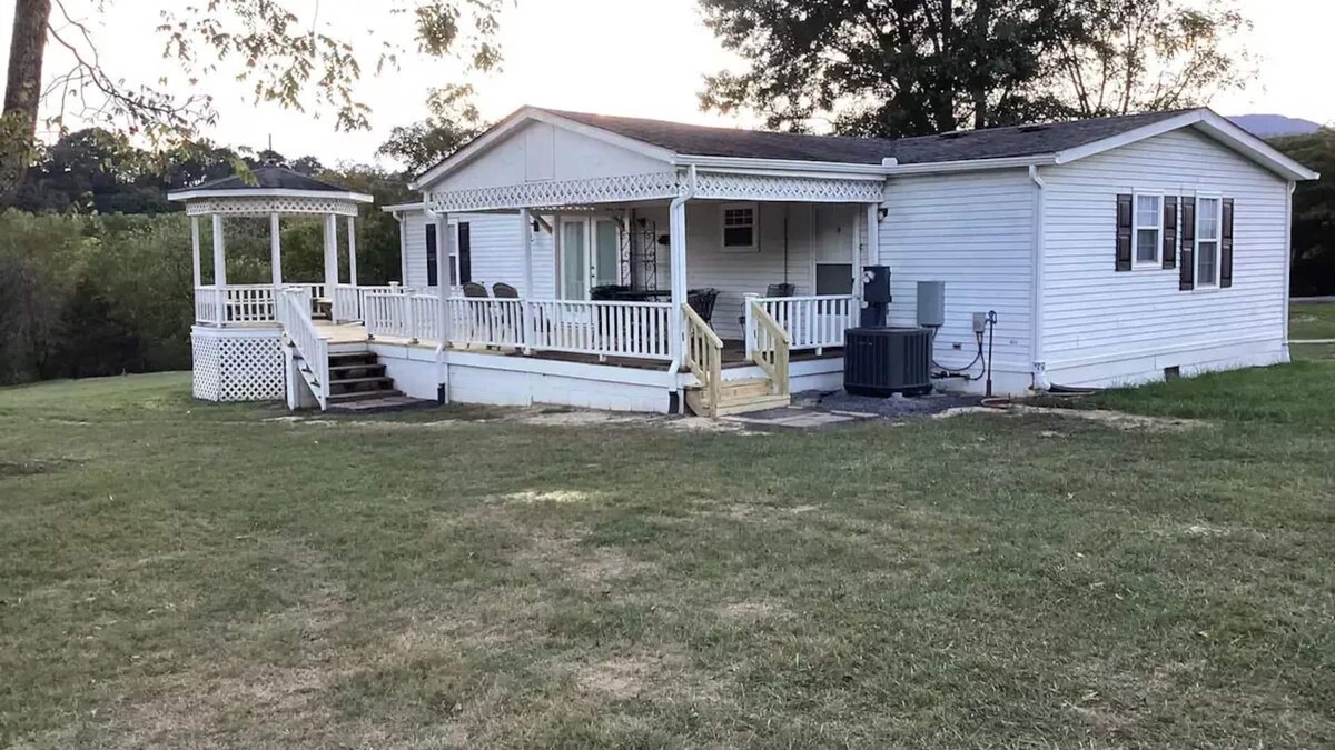 Covington House | Country Haven Cottage, joins Jackson River Trail and many other attractions n