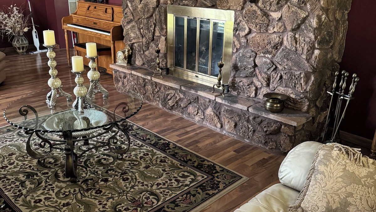 Johnston City House | Country Haven. Relax in a country home.