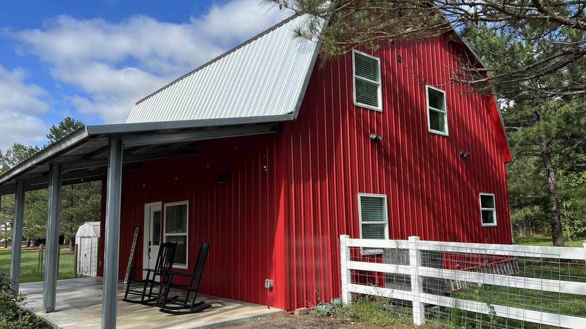 Tomball House | Country hideaway - minutes to the Woodlands!