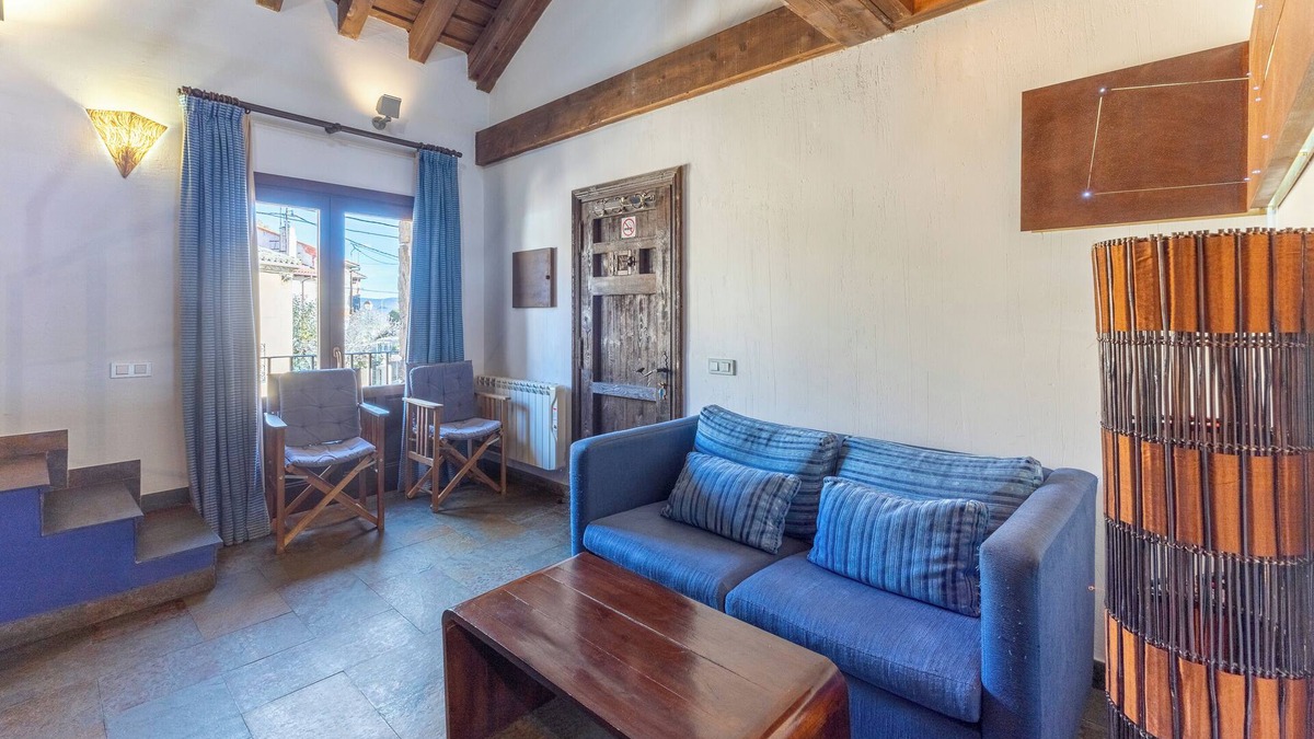 Braojos House | Country House 'Alojamiento Pegasus' with Mountain View, Balcony and Wi-Fi
