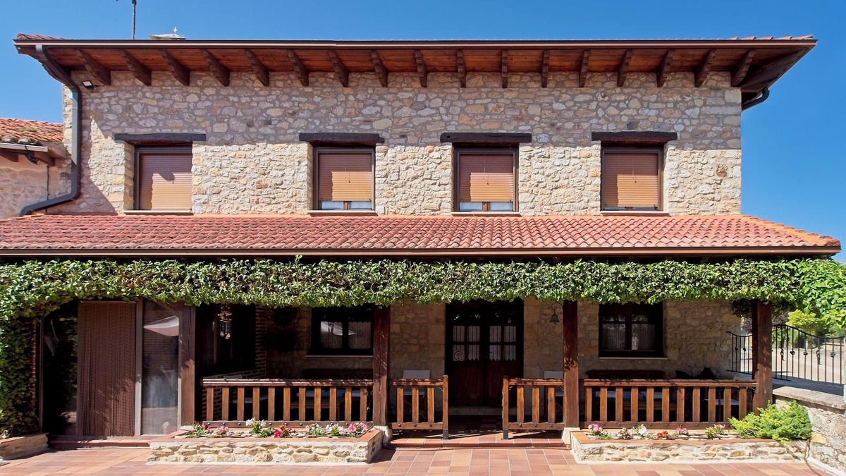 Tarilonte de la Pena House | Country House 'El Encinar' with Mountain View, Private Garden and Wi-Fi