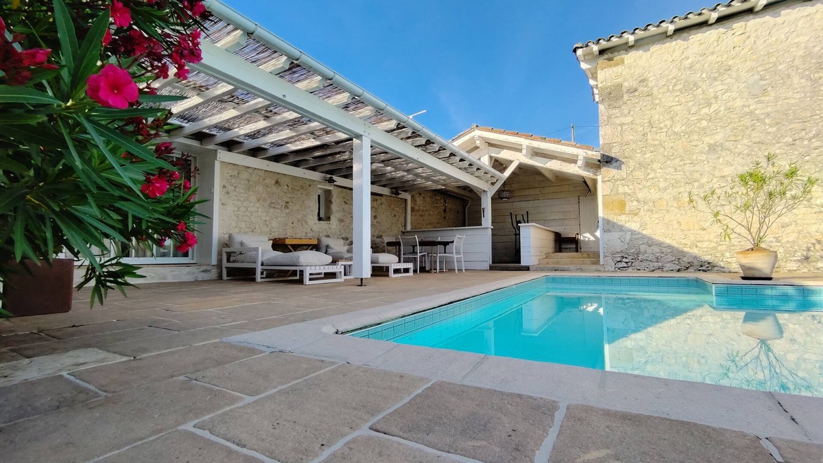 La Sauvetat-sur-Lede House | Country house with swimming pool, summer kitchen.