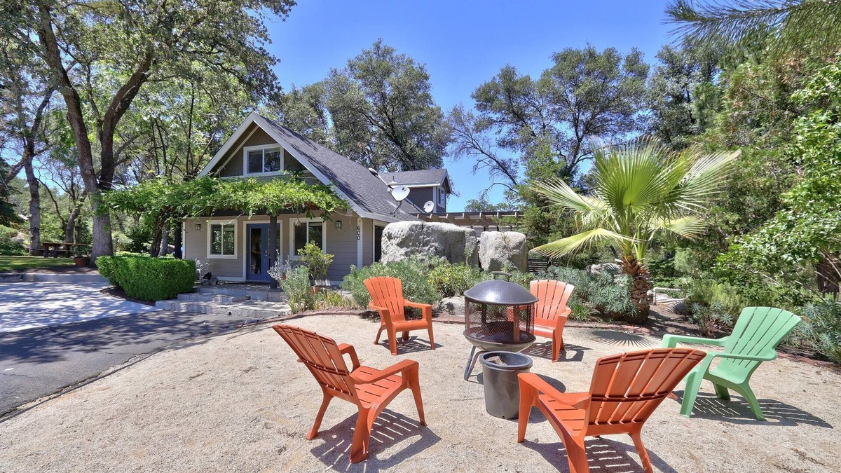 Lincoln Cottage | Country Home, Beautiful acreage, large creek