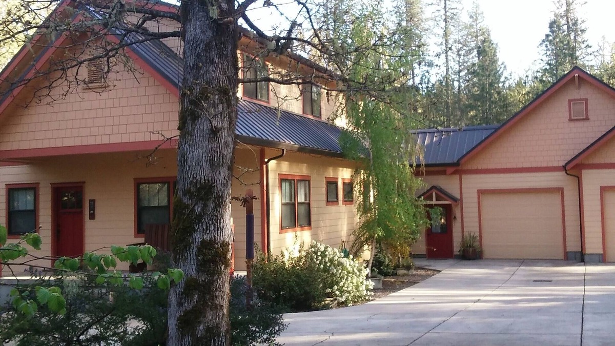 Eugene House | Country Home for 2020 Track Events