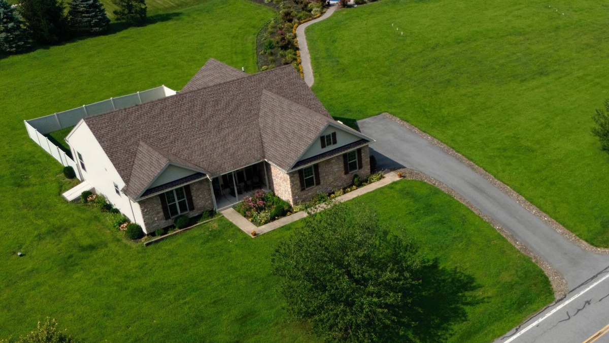 Mertztown House | Country Home Hot tub, Sauna, Pool table. 10 minutes from Bear Creek Ski Resort