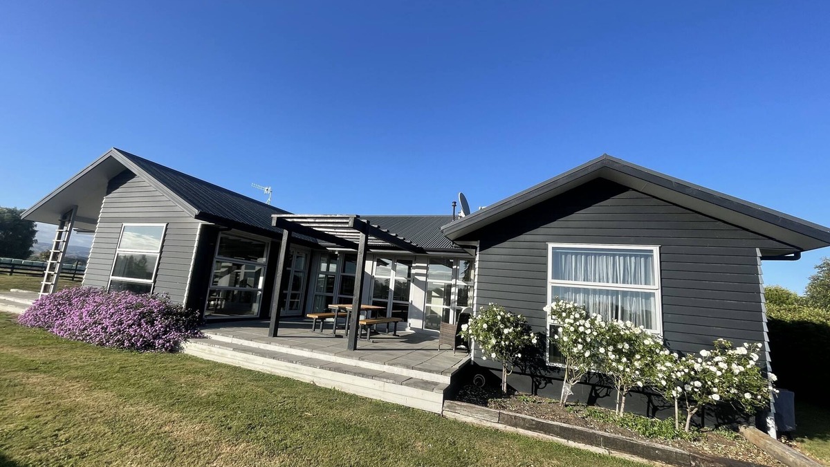 Kiwitea Other | Country Home in the City