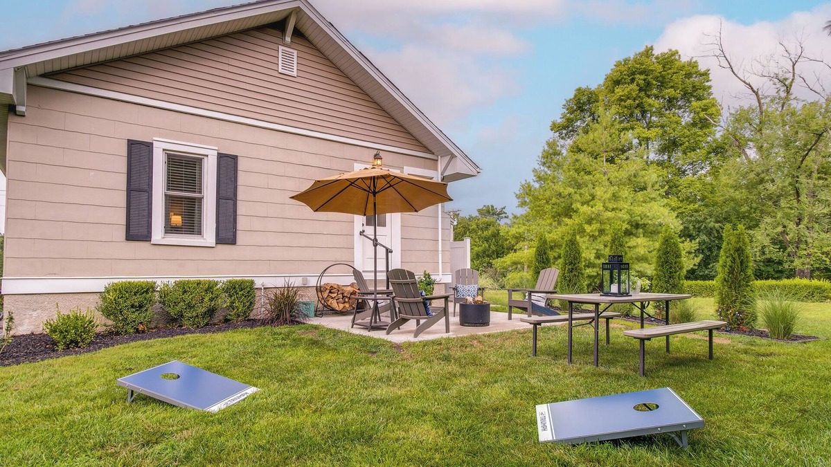 Janesville House | Country Home Near EIU & Lake Charleston!