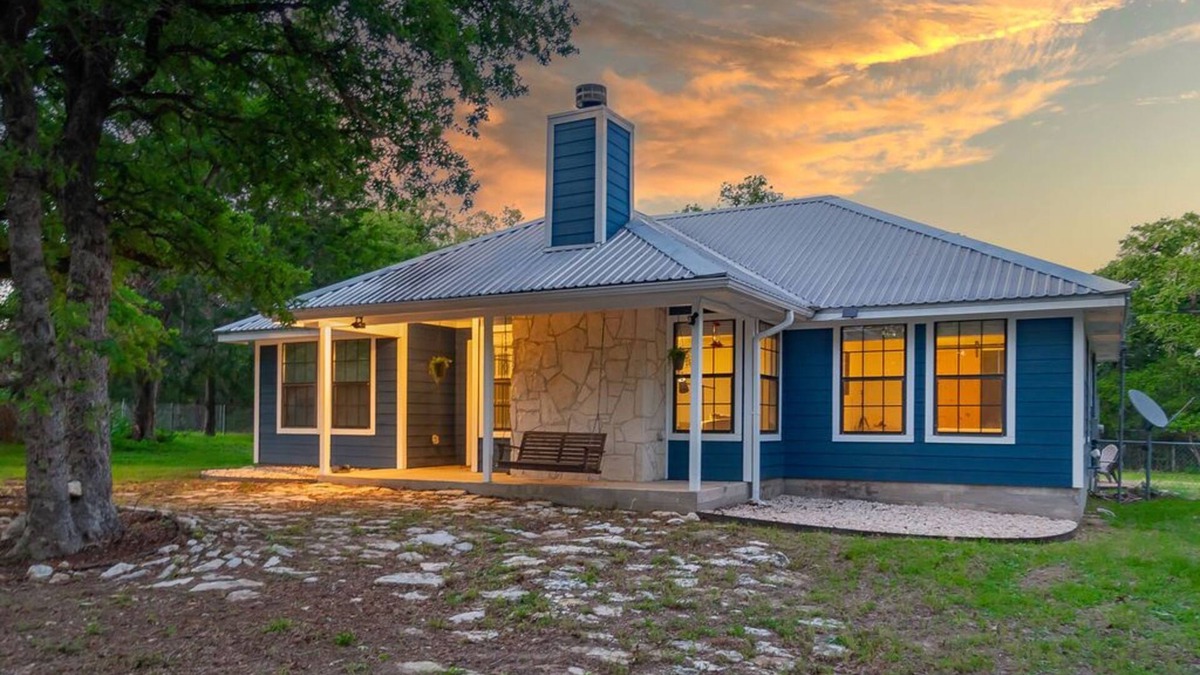 Lee County House | Country Home on 5 Acres-15 Min to Snow's BBQ