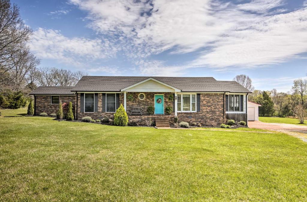 Watertown House | Country Home with Fire Pit 40 Mi to Nashville!