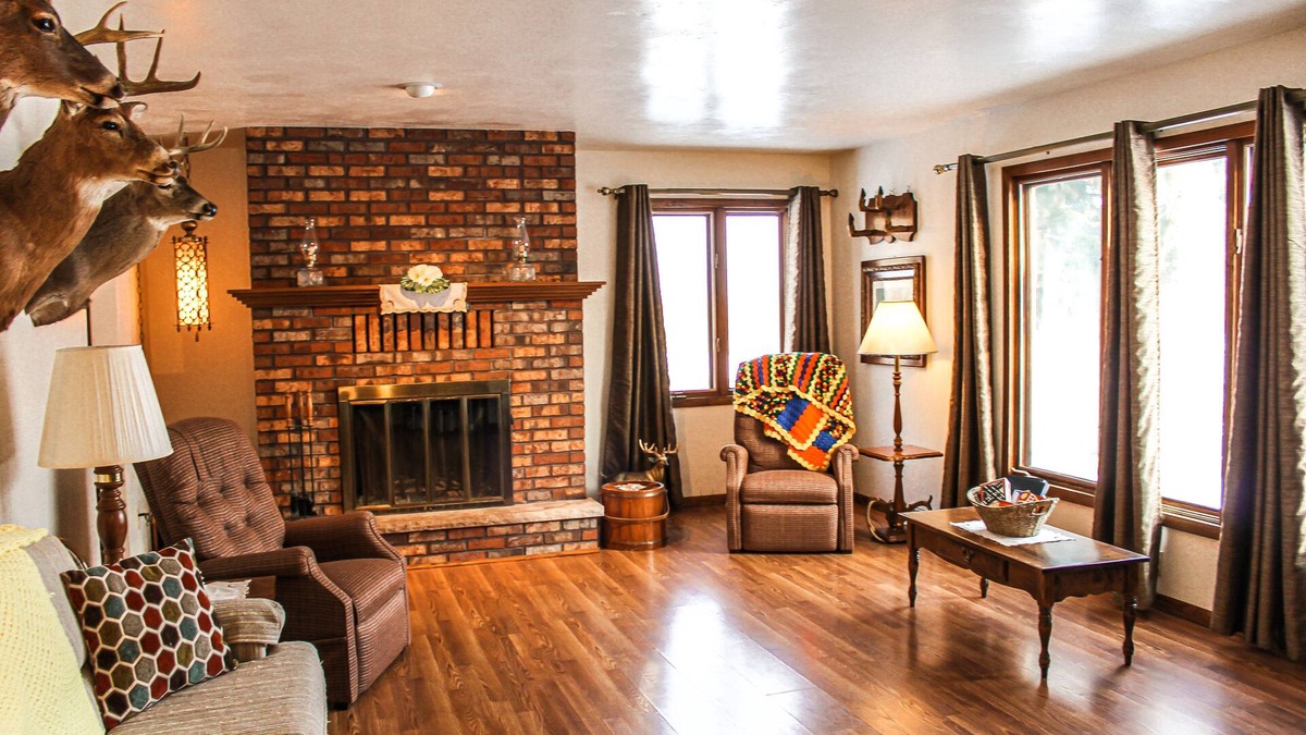Kendall House | Country home with no pet fees!